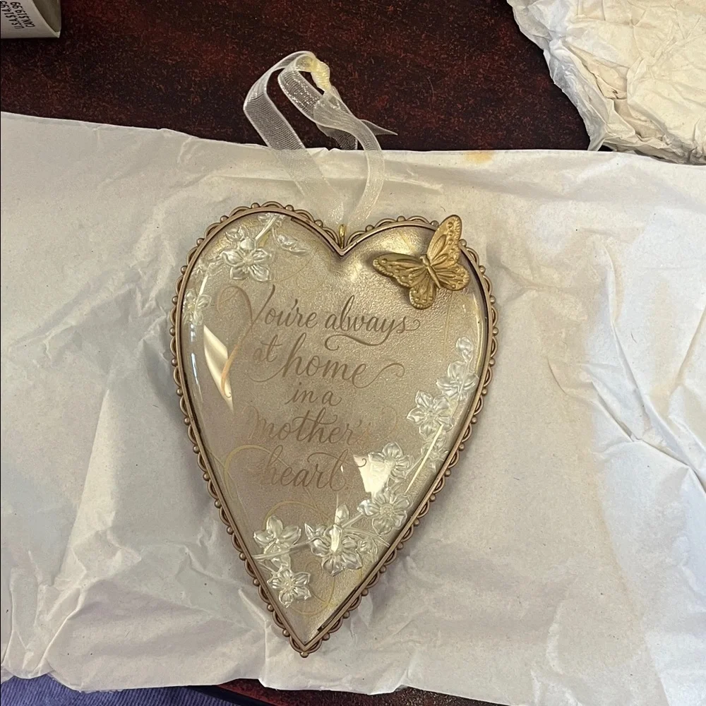 NIB Hallmark Keepsake A Mother's Heart 2015 Christmas Ornament